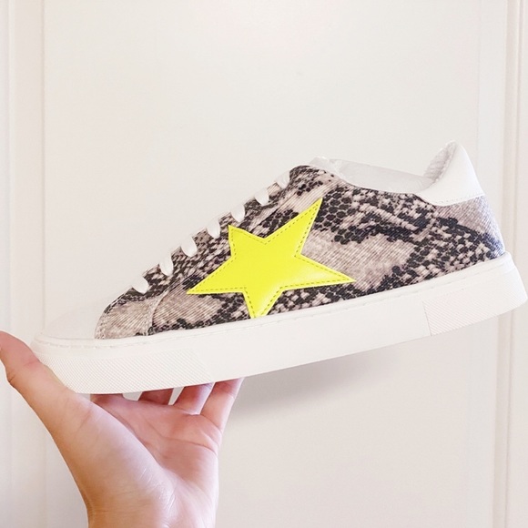 Steven by Steve Madden Reeves Printed Star Patch Sneakers - Picture 4 of 9